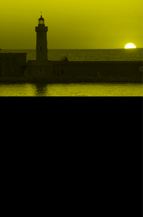 Levé de soleil au bord d'un phare odis-c